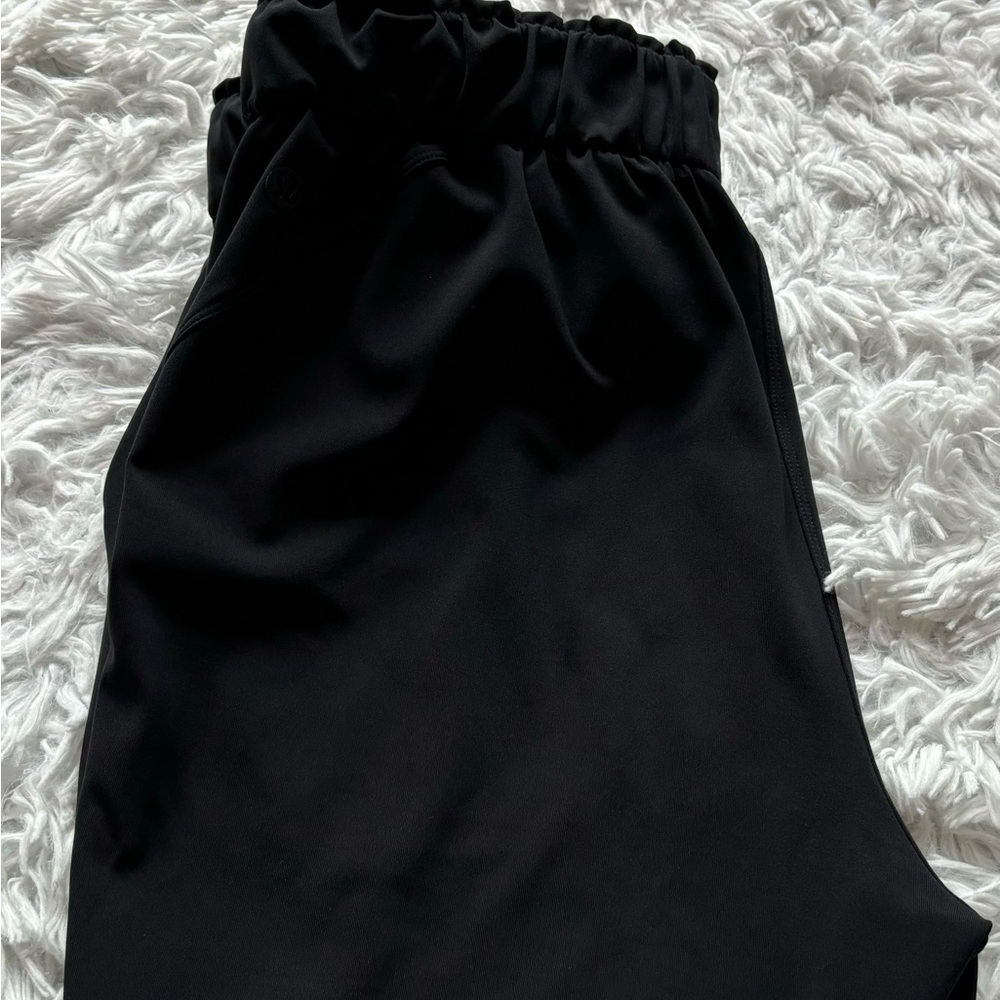 Lululemon high rise size 6 black joggers